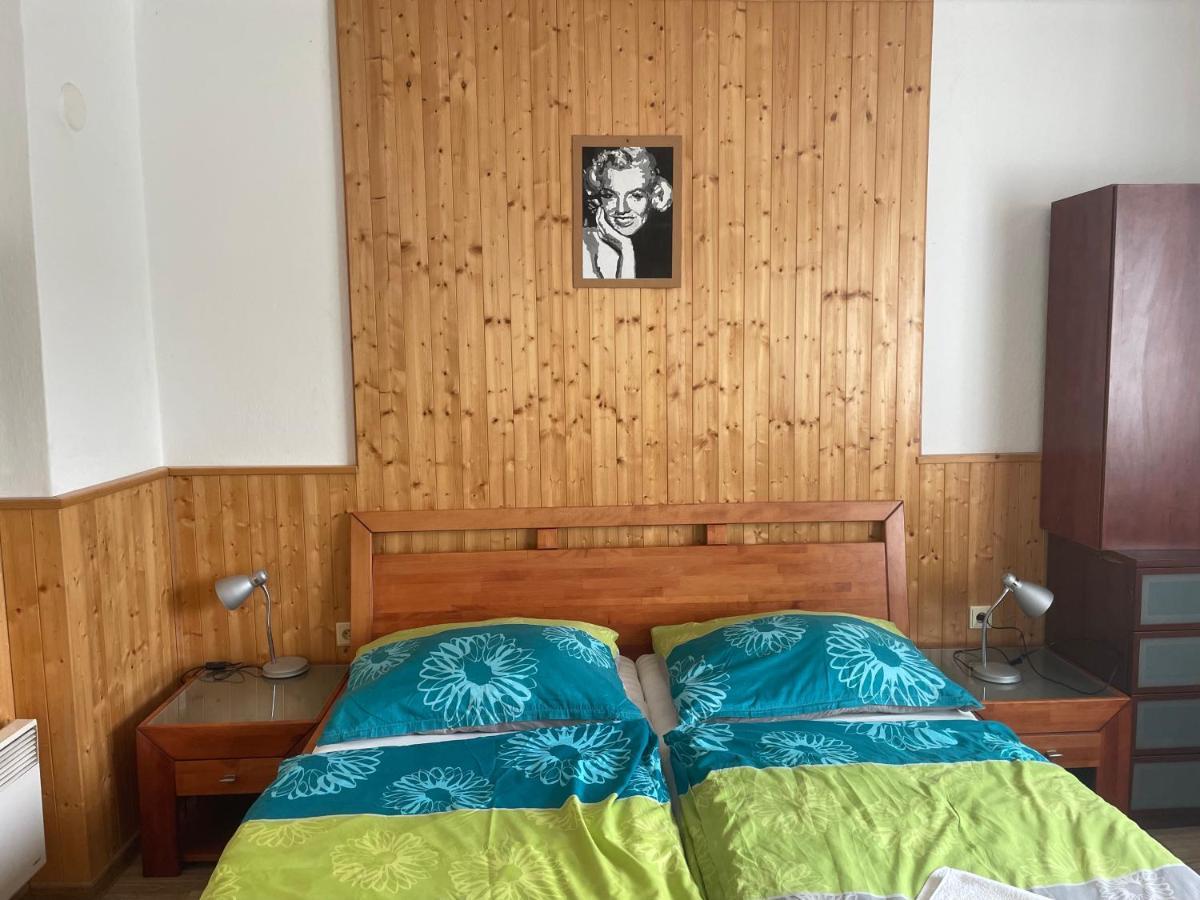 Penzion Fontána Hotel Náměšť nad Oslavou Kültér fotó