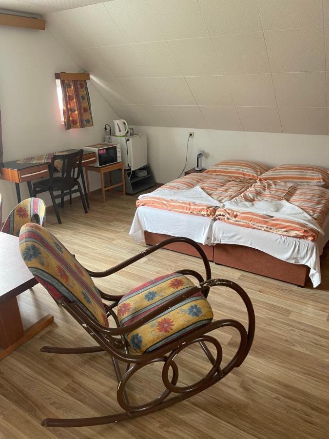 Penzion Fontána Hotel Náměšť nad Oslavou Kültér fotó