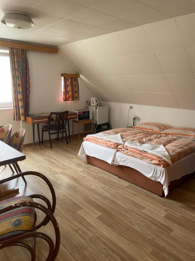 Penzion Fontána Hotel Náměšť nad Oslavou Kültér fotó